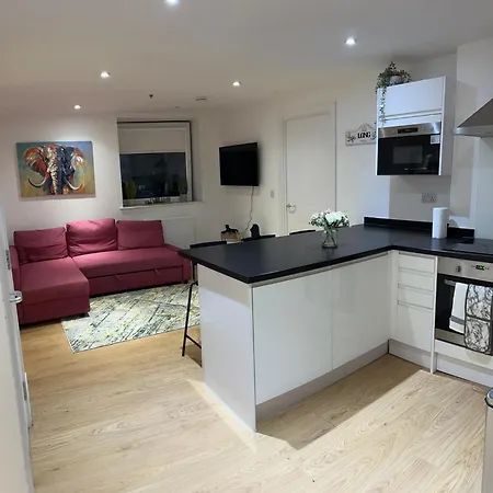 Spacious Living 2 Bedroom Flat In London Cb89